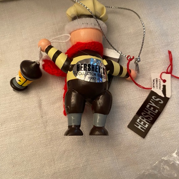 Vintage’97 Hershey Collectibles - Picture 5 of 8